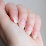 Pofalowane paznokcie – czy mogą oznaczać chorobę?