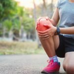 Ćwiczenia na bolące kolana – wzmacniające, rozciągające, w odciążeniu