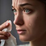 Łzawienie oczu – czym może być spowodowane i jak je łagodzić?