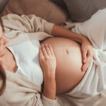 26. tydzień ciąży. Jak się rozwija dziecko i jak się czuje mama?