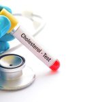 Przyczyny występowania miażdżycy oraz jej związek z poziomem cholesterolu we krwi